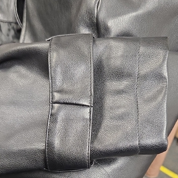 Bagatelle Black and Cream Jacket Label Detail - Picture 3 of 5